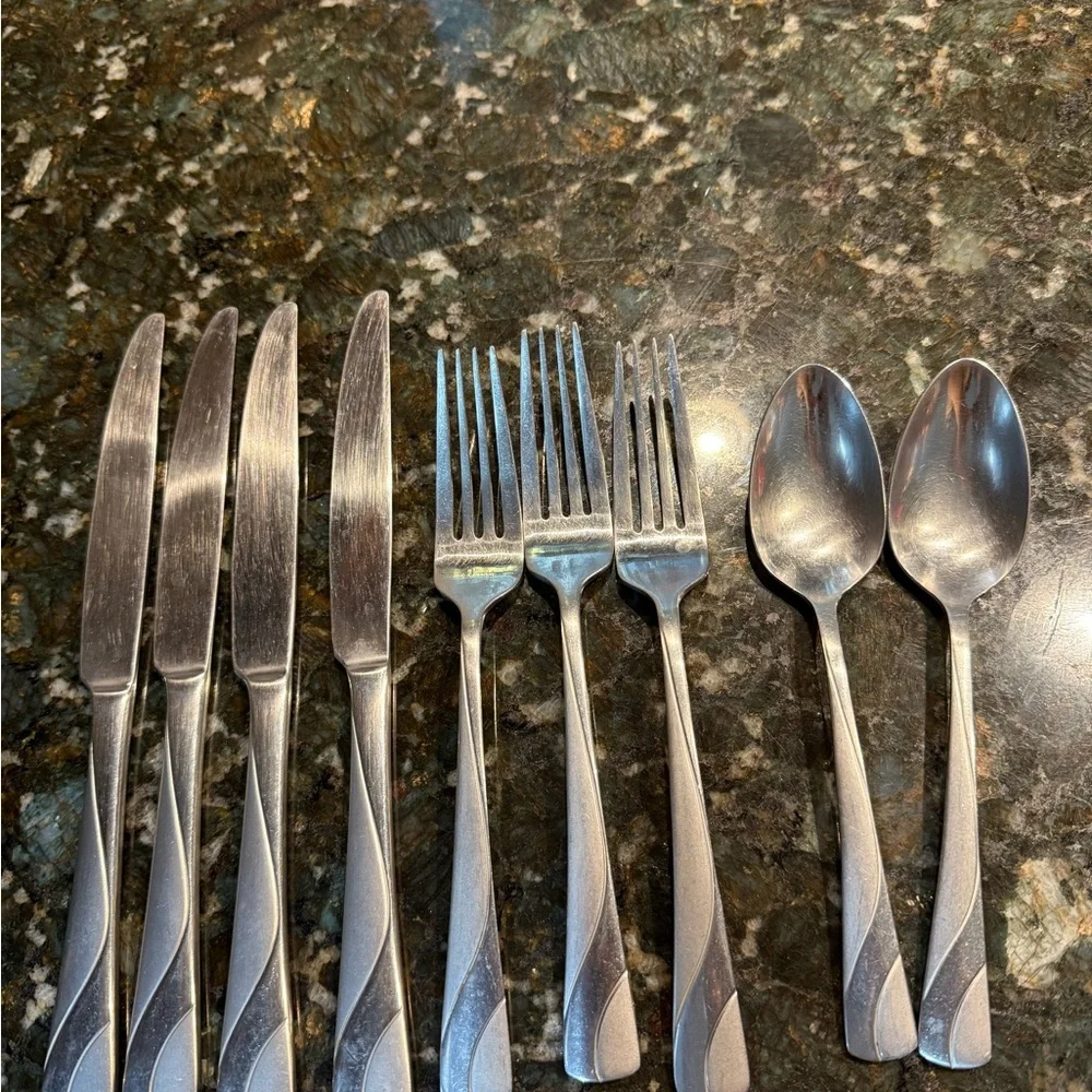 Oneida River 9 Piece Everyday Flatware Stainless Steel‎ R
